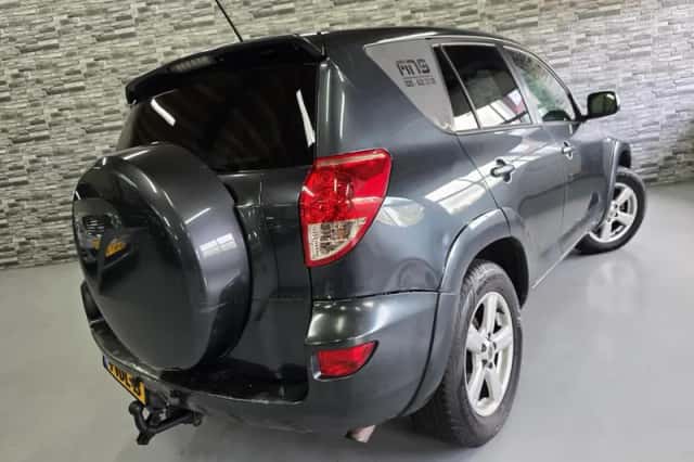Toyota RAV4 (2009) thumbnail 2