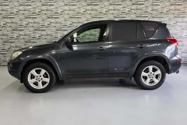 Toyota RAV4 (2009) thumbnail 3
