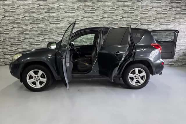 Toyota RAV4 (2009) thumbnail 4