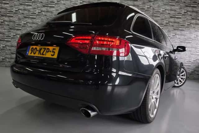 Audi A4 (2010) thumbnail 2