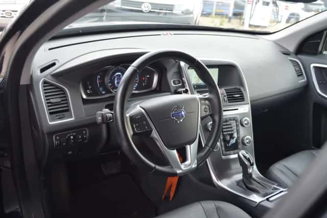 Volvo XC60 (2016) thumbnail 2