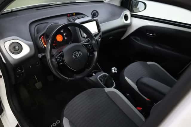 Toyota Aygo (2018) thumbnail 2