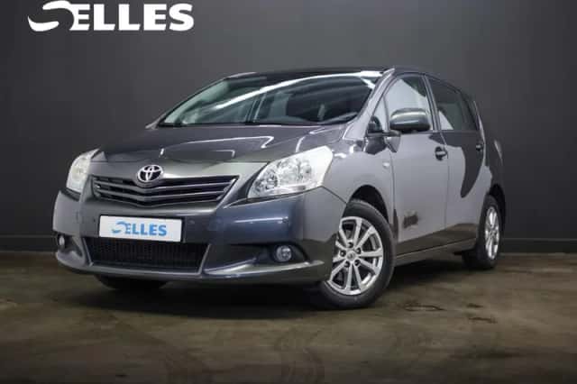 Toyota Verso (2011) thumbnail 1