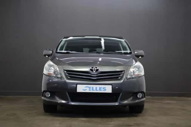 Toyota Verso (2011) thumbnail 4