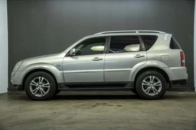 SsangYong Rexton (2013) thumbnail 5