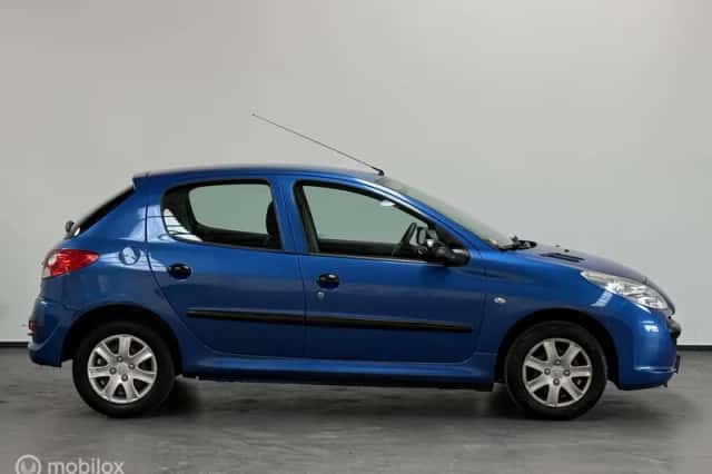 Peugeot 206 (2011) thumbnail 4