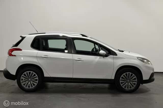 Peugeot 2008 (2013) thumbnail 4