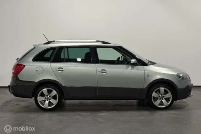 Škoda Fabia (2012) thumbnail 5