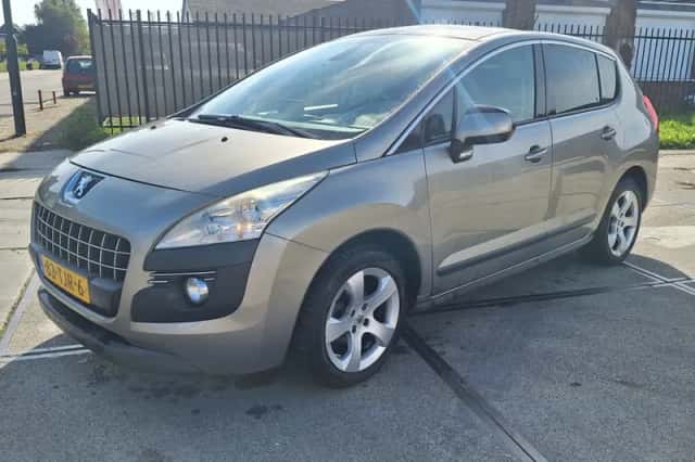 Peugeot 3008 (2012) thumbnail 1