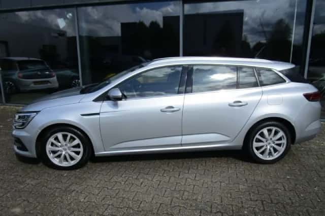 Renault Mégane (2022) thumbnail 3