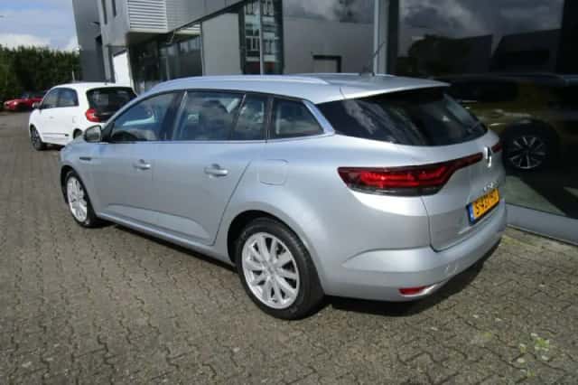 Renault Mégane (2022) thumbnail 5