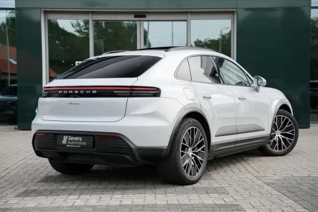 Porsche Macan (2025) thumbnail 3