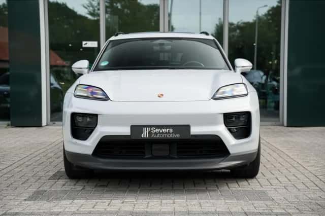 Porsche Macan (2025) thumbnail 4