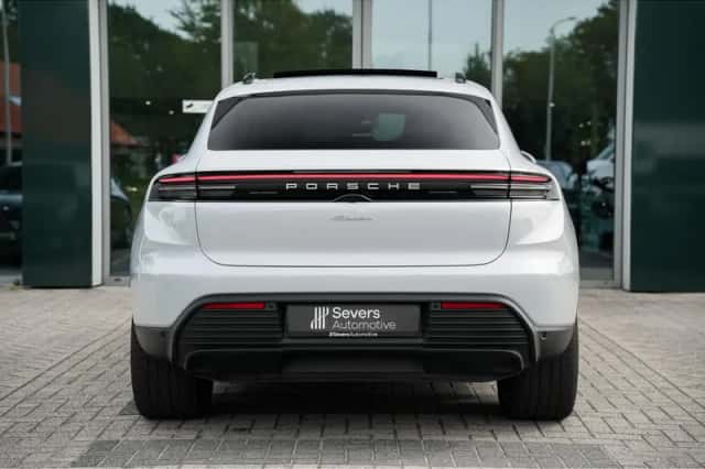 Porsche Macan (2025) thumbnail 5