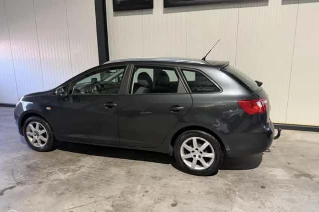 SEAT Ibiza (2010) thumbnail 3