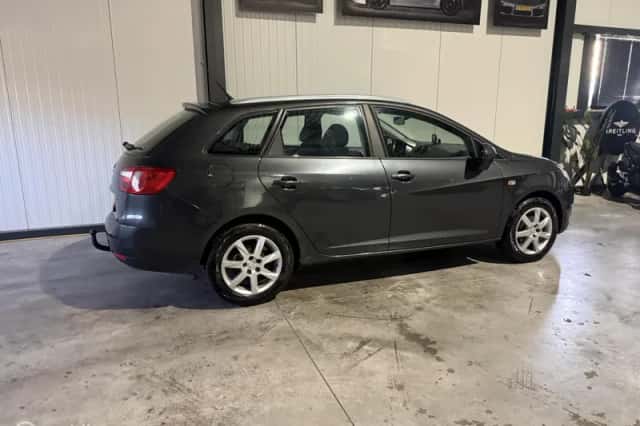 SEAT Ibiza (2010) thumbnail 5