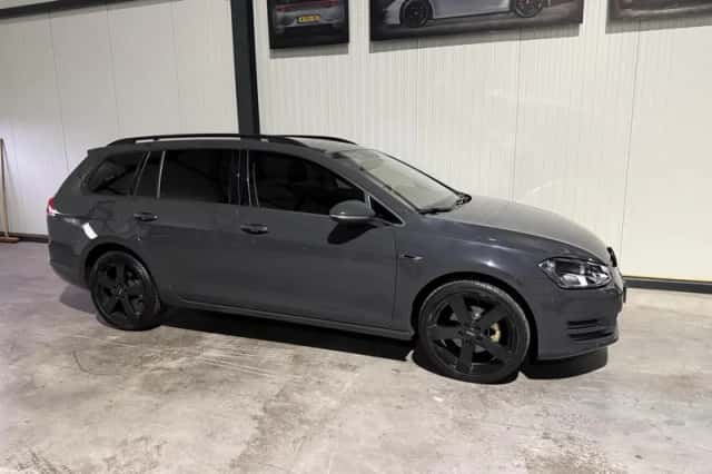 Volkswagen Golf (2014) thumbnail 4