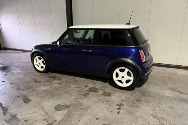 MINI Cooper (2005) thumbnail 2