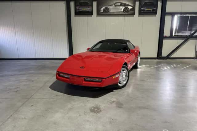 Chevrolet Corvette (1988) thumbnail 1