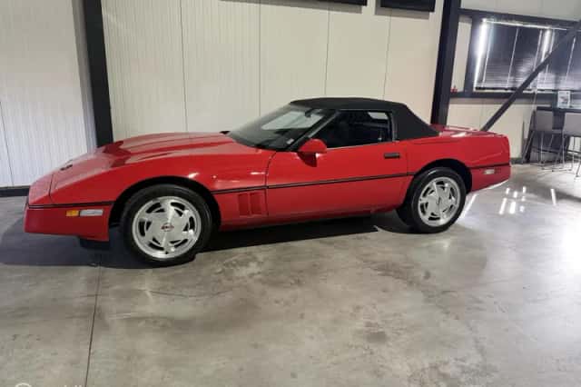 Chevrolet Corvette (1988) thumbnail 2