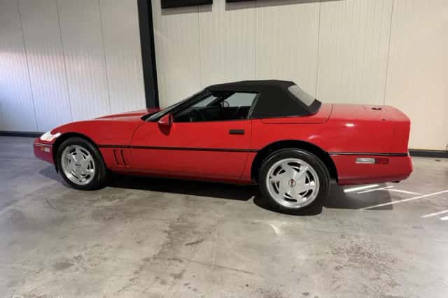 Chevrolet Corvette (1988) thumbnail 3