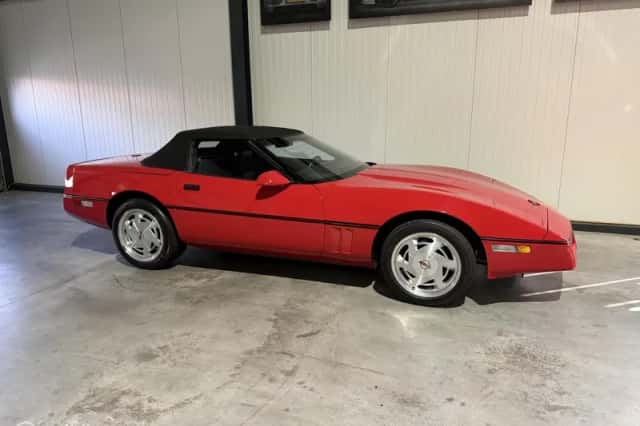 Chevrolet Corvette (1988) thumbnail 4