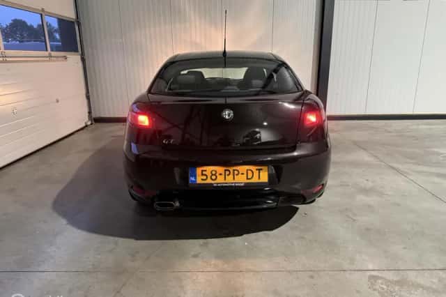 Alfa Romeo GT (2004) thumbnail 6