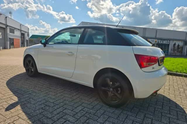 Audi A1 (2011) thumbnail 6