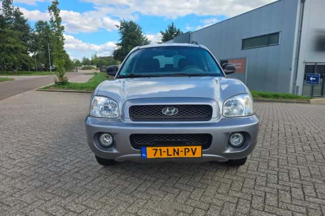Hyundai Santa Fe (2003) thumbnail 5