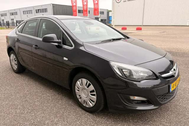Opel Astra (2013) thumbnail 2