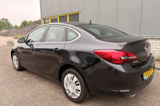 Opel Astra (2013) thumbnail 4