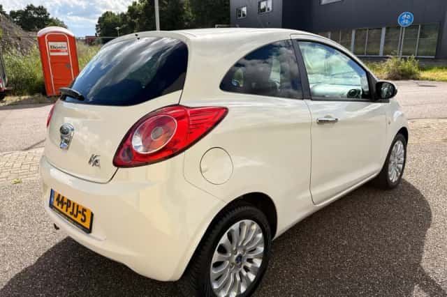 Ford Ka (2011) thumbnail 3