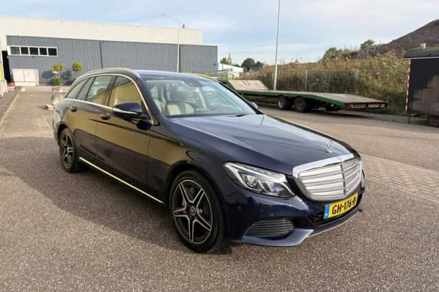 Mercedes-Benz C-Klasse (2015) thumbnail 2