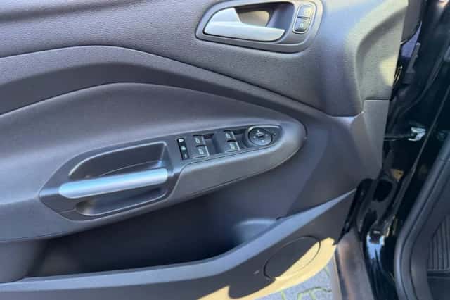 Ford C-Max (2018) thumbnail 3