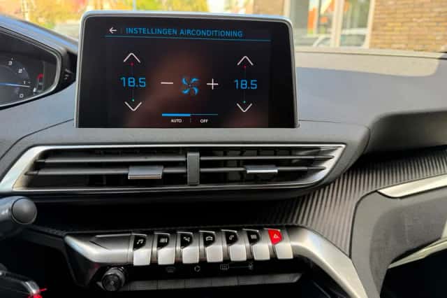Peugeot 3008 (2018) thumbnail 5