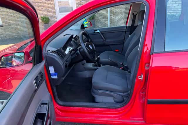 Volkswagen Polo (2002) thumbnail 2