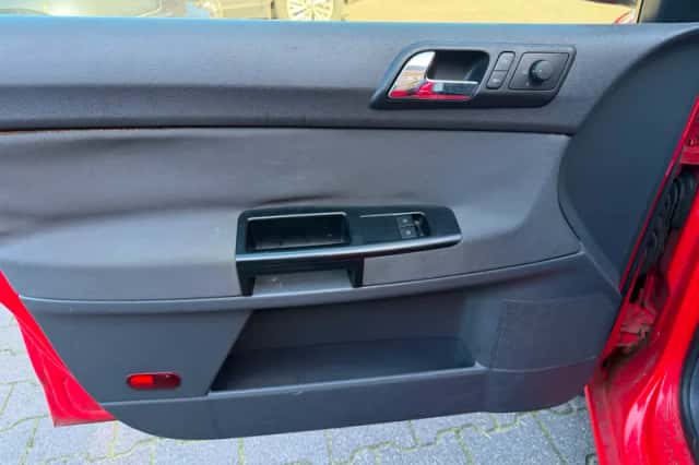 Volkswagen Polo (2002) thumbnail 3