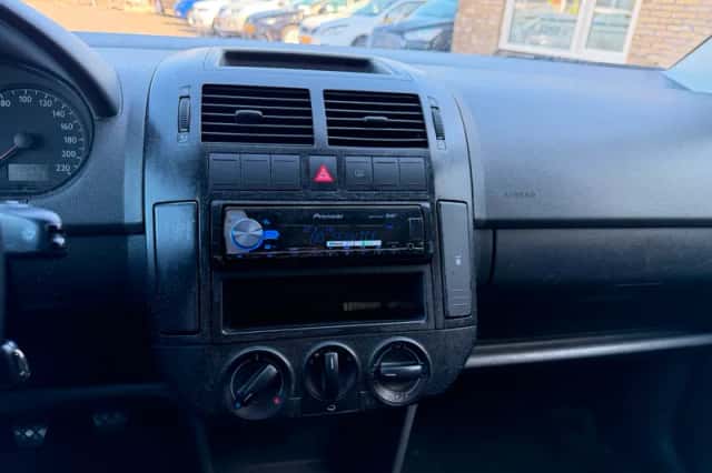Volkswagen Polo (2002) thumbnail 5