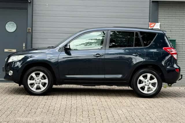 Toyota RAV4 (2011) thumbnail 2