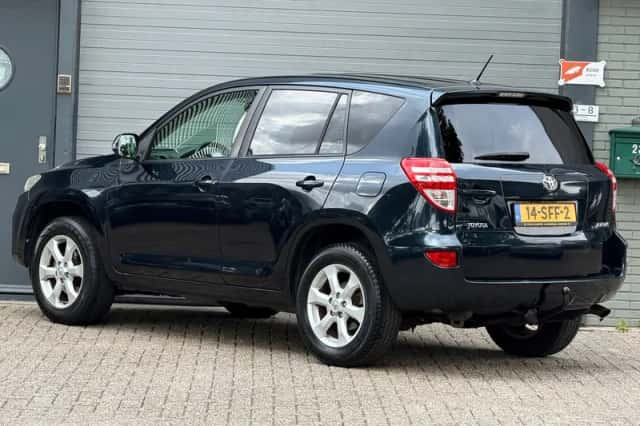 Toyota RAV4 (2011) thumbnail 3