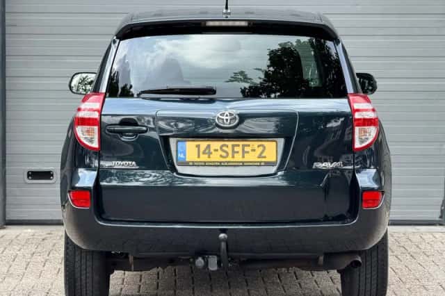 Toyota RAV4 (2011) thumbnail 4