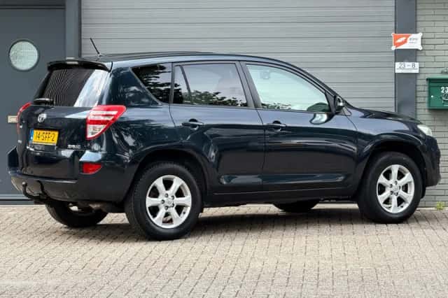 Toyota RAV4 (2011) thumbnail 5