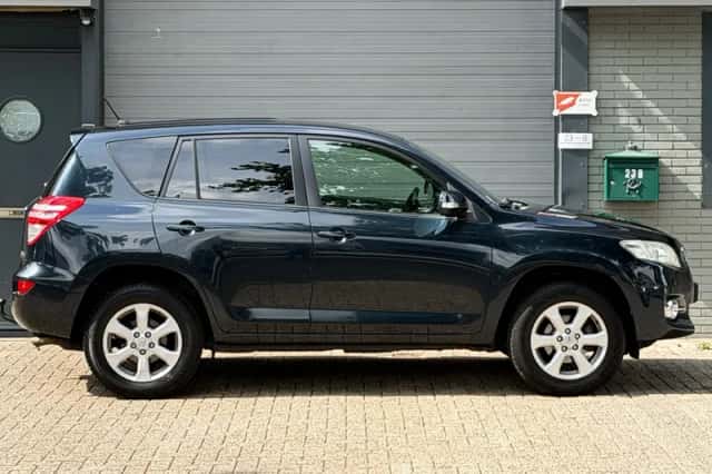 Toyota RAV4 (2011) thumbnail 6