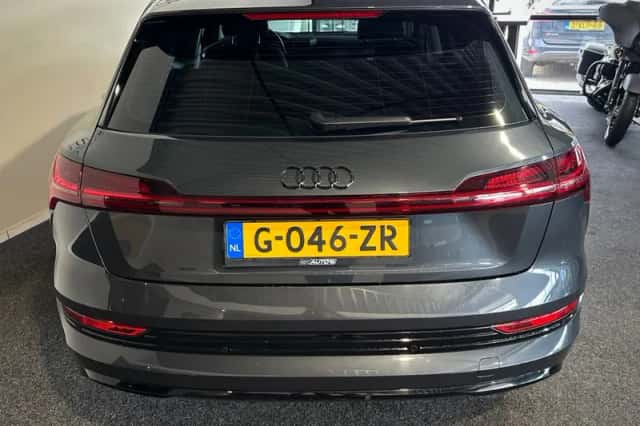 Audi e-tron (2019) thumbnail 4