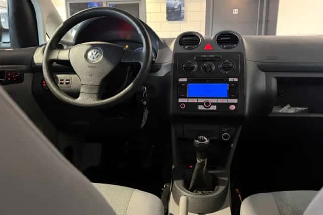 Volkswagen Caddy (2008) thumbnail 2