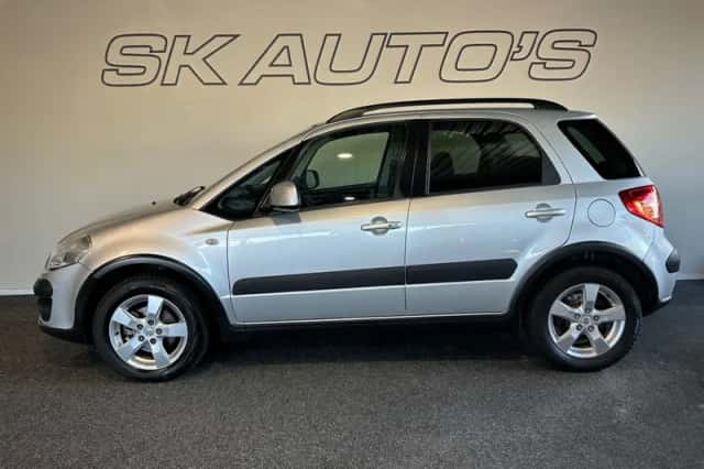Suzuki SX4 (2011) thumbnail 4