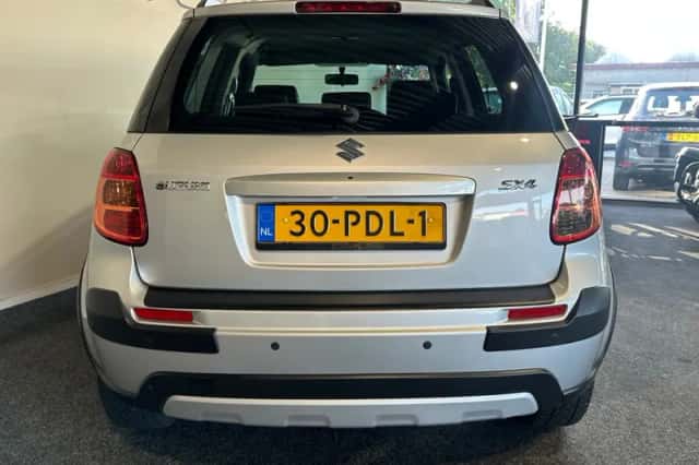 Suzuki SX4 (2011) thumbnail 5