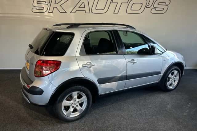 Suzuki SX4 (2011) thumbnail 6