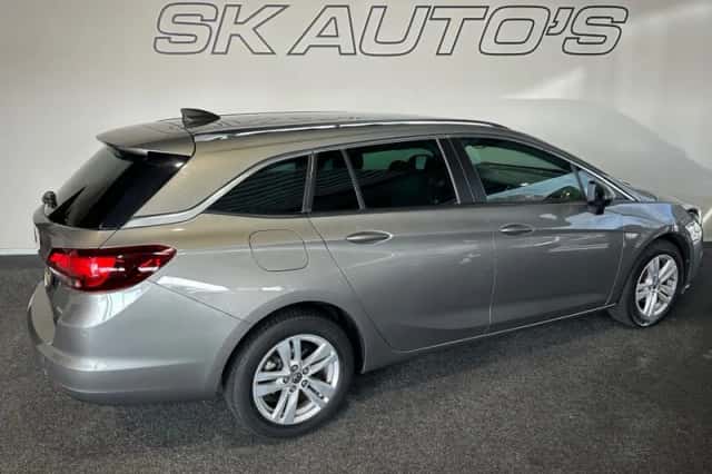 Opel Astra (2016) thumbnail 3
