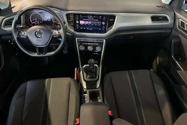 Volkswagen T-Roc (2021) thumbnail 2